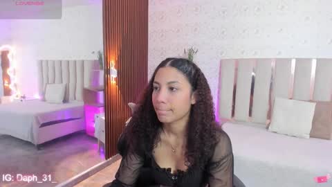 Snapshot of daphnne_tay chatting on 28, 9, 2025 dhapnne online show from 28, 9, 2025