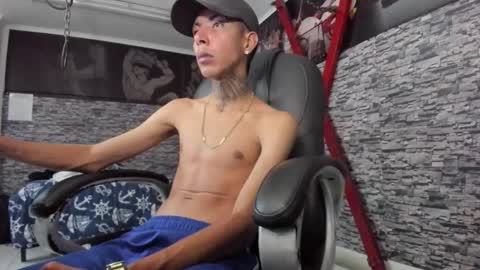 Snapshot of darikson_boy_ chatting on 10, 11, 2025 Darikson online show from 10, 11, 2025