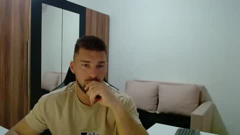 darius_94 online show from 11, 11, 2025