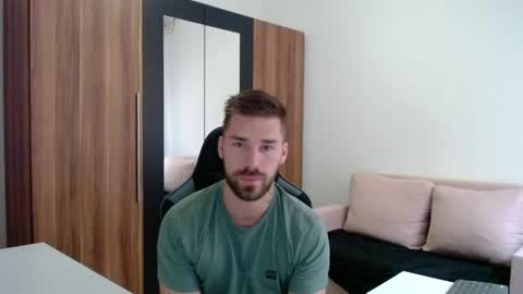 darius_94 online show from 2, 6, 2026