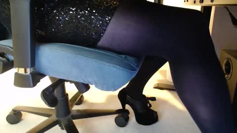 darkestme online show from 13, 1, 2026