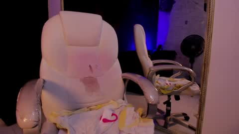 Snapshot of darlingbdsm_ chatting on 8, 1, 2025 Darling online show from 8, 1, 2025