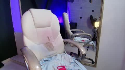 Snapshot of darlingbdsm_ chatting on 13, 1, 2025 Darling online show from 13, 1, 2025