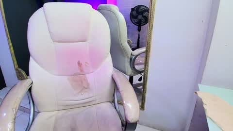 Snapshot of darlingbdsm_ chatting on 18, 1, 2025 Darling online show from 18, 1, 2025