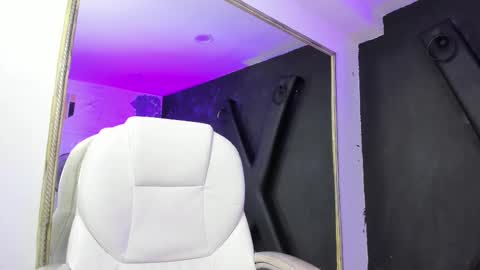 Snapshot of darlingbdsm_ chatting on 28, 2, 2025 Darling online show from 28, 2, 2025