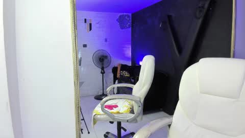 Snapshot of darlingbdsm_ chatting on 1, 3, 2025 Darling online show from 1, 3, 2025