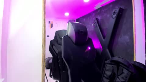 Snapshot of darlingbdsm_ chatting on 17, 11, 2025 Darling online show from 17, 11, 2025