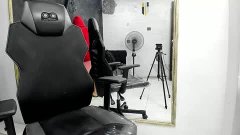 Snapshot of darlingbdsm_ chatting on 24, 11, 2025 Darling online show from 24, 11, 2025