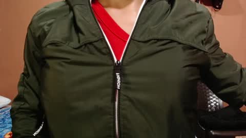 Snapshot of darwin_x chatting on 8, 11, 2025 darwin_x online show from 8, 11, 2025