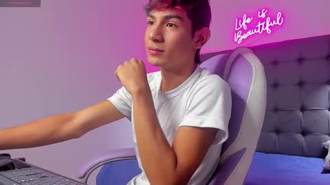 Snapshot of dav_nagel chatting on 30, 11, 2025 angel online show from 30, 11, 2025