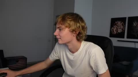 Snapshot of dave_redmond chatting on 18, 7, 2026 DAVE REDMOND online show from 18, 7, 2026