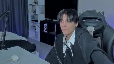 Snapshot of davisross chatting on 6, 10, 2025 davis online show from 6, 10, 2025