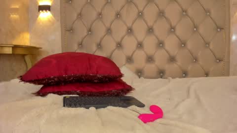 DAYRA ANGELS online show from 4, 1, 2025