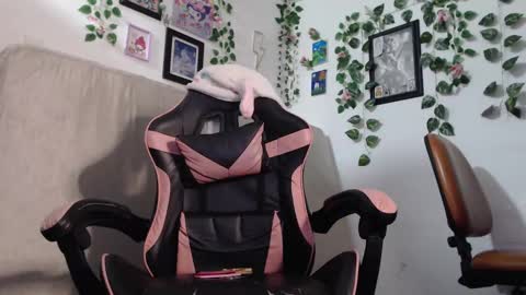 dazzayy online show from 4, 12, 2024