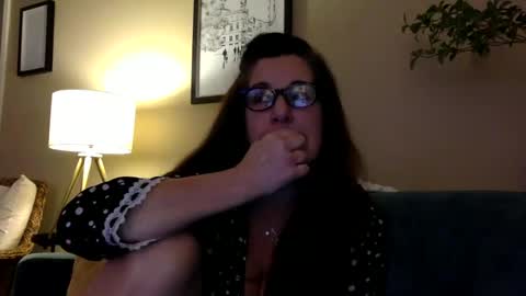 DDMolly online show from 4, 1, 2025