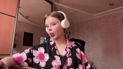 Snapshot of deanacharon chatting on 3, 6, 2026 Dee online show from 3, 6, 2026