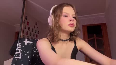 Snapshot of deanacharon chatting on 15, 6, 2026 Dee online show from 15, 6, 2026