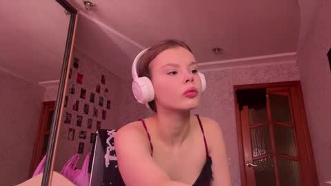 Snapshot of deanacharon chatting on 22, 6, 2026 Dee online show from 22, 6, 2026