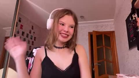 Snapshot of deanacharon chatting on 1, 7, 2026 Dee online show from 1, 7, 2026
