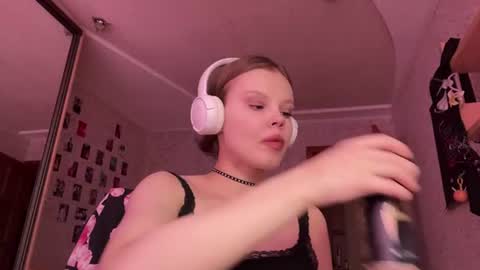 Snapshot of deanacharon chatting on 7, 7, 2026 Dee online show from 7, 7, 2026