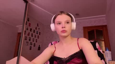 Snapshot of deanacharon chatting on 10, 7, 2026 Dee online show from 10, 7, 2026