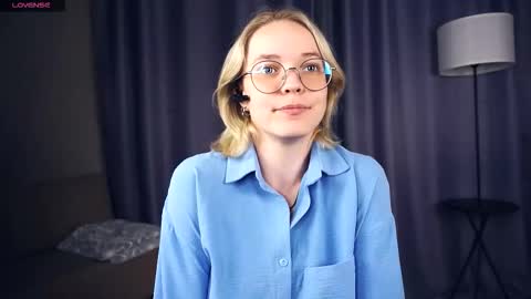 Charlie 18yo online show from 8, 9, 2025