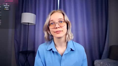 Charlie 18yo online show from 19, 9, 2025