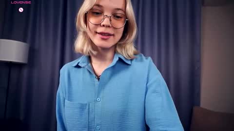Charlie 18yo online show from 8, 10, 2025