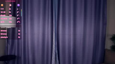 Charlie 18yo online show from 26, 11, 2025