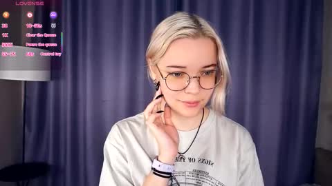 Charlie 18yo online show from 27, 11, 2025