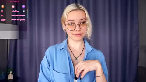 Charlie 18yo online show from 2, 12, 2025