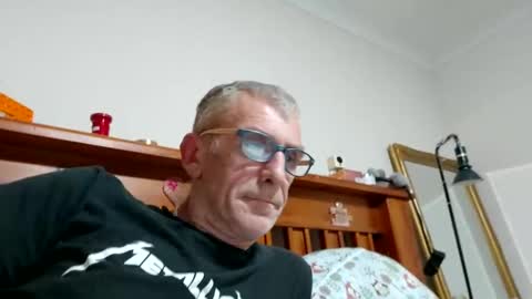 deanofflove221000 online show from 18, 1, 2025