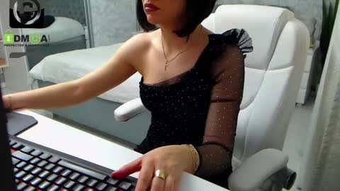 Elly online show from 1, 3, 2025