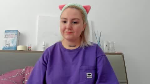 Debbie Mon Tue Fri Sun Sat GMT 3 1000am - 0400pm  online show from 12, 2, 2025