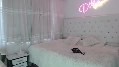 DeboraMom online show from 9, 2, 2025