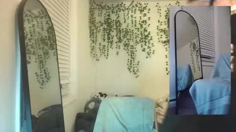 deciduousdoll online show from 10, 11, 2025