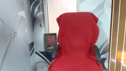 hi guys i m a cute milf i m here for good time and nice people pls be respectfool and enjoy me online show from 11, 3, 2026