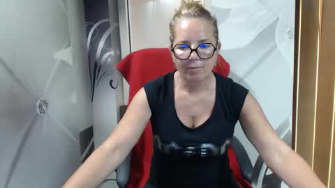 hi guys i m a cute milf i m here for good time and nice people pls be respectfool and enjoy me online show from 25, 5, 2026
