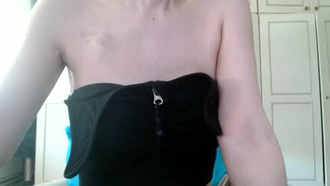 Snapshot of deessedivine chatting on 27, 5, 2026 KamiDevi online show from 27, 5, 2026