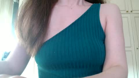 Snapshot of deessedivine chatting on 1, 7, 2026 KamiDevi online show from 1, 7, 2026