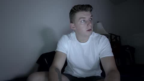 Snapshot of deeyungguy chatting on 11, 11, 2025 more content and goodies online show from 11, 11, 2025