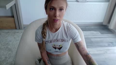 Snapshot of deidi_sweet chatting on 11, 10, 2025 Di online show from 11, 10, 2025