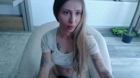 Snapshot of deidi_sweet chatting on 28, 4, 2026 Di online show from 28, 4, 2026