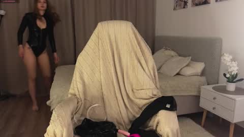 Snapshot of delanona chatting on 28, 9, 2025 Dia online show from 28, 9, 2025