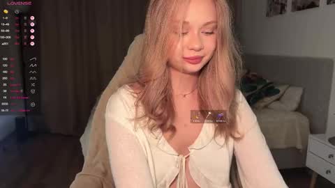 Snapshot of delanona chatting on 20, 11, 2025 Dia online show from 20, 11, 2025