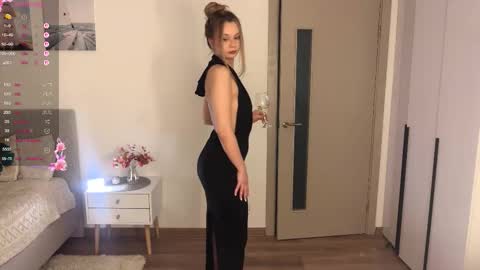 Snapshot of delanona chatting on 22, 11, 2025 Dia online show from 22, 11, 2025