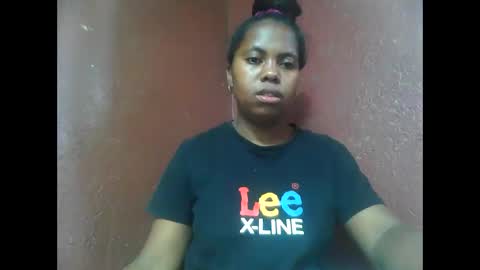 deliah712909 online show from 5, 1, 2025