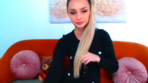 Snapshot of deliciaalove chatting on 3, 11, 2025 deliciaalove online show from 3, 11, 2025