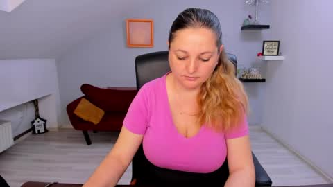 DeliciousLolly online show from 9, 4, 2026