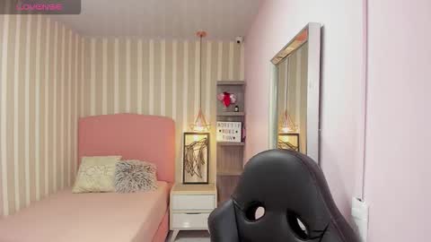 delilaquinn online show from 1, 12, 2025